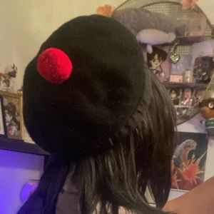Vintage black and red Pom Pom beret 🖤🌹🐞
